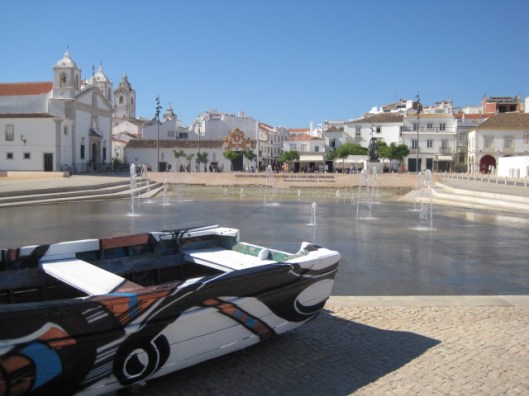 Tickling a sunny square in the Algarve 