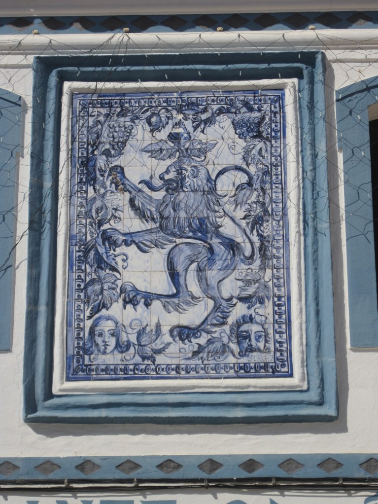 Admire a restaurant sign