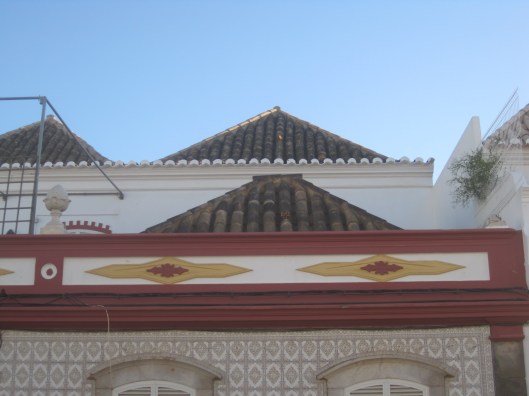 A tessoura roof and trim would be pretty