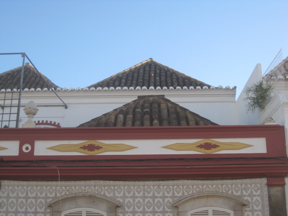 A tessoura roof and trim would be pretty