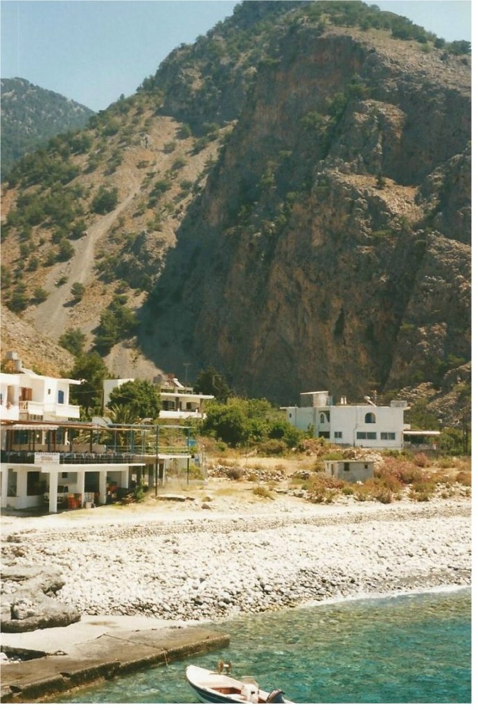 The approach to the gorge