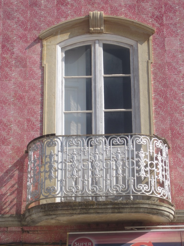 Pretty pink, in Silves