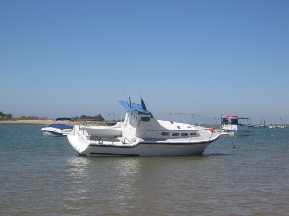 I love the angle of this boat on the water