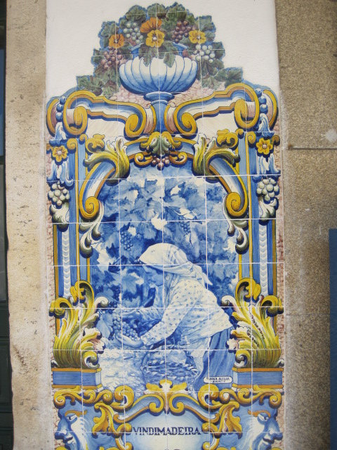 There's those tempting grapes again!