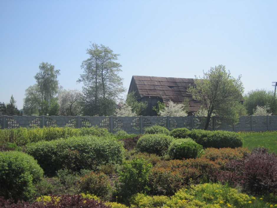 Imagine having a lovely home like this right next door!