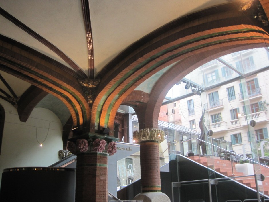 The view from foyer to the outside courtyard.