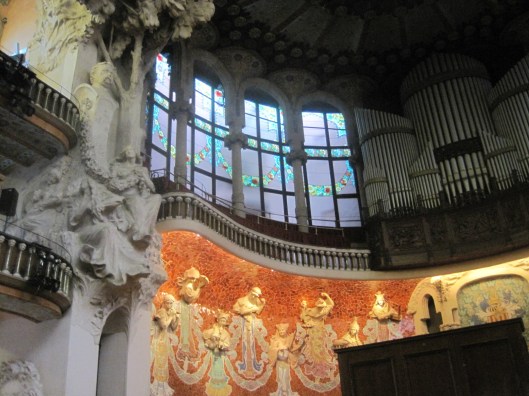 Or the trencadis "muses" that adorn the stage