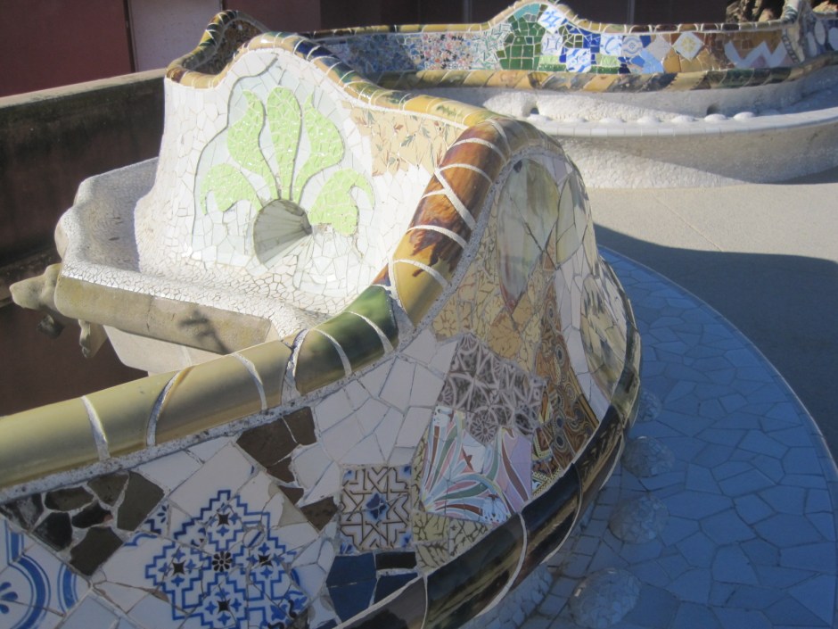 Many of the benches were empty and I could admire the detail.