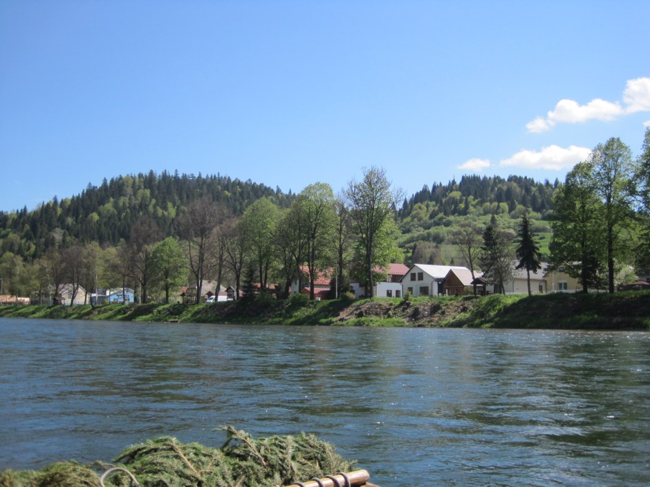We pass by the village of Czerwony Klasztor, in Slovakia