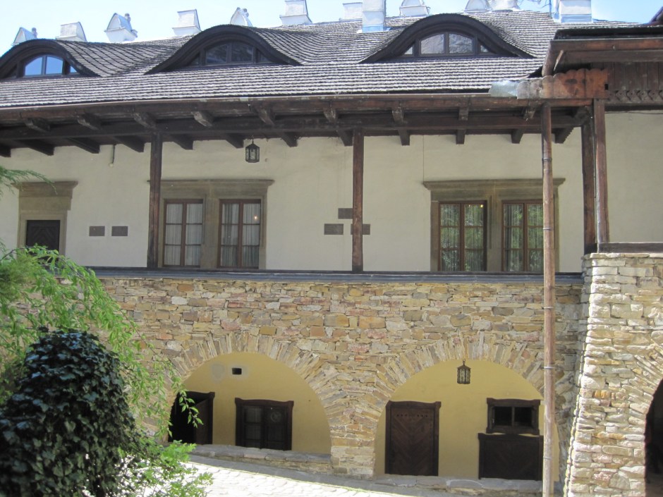 Curves in the courtyard