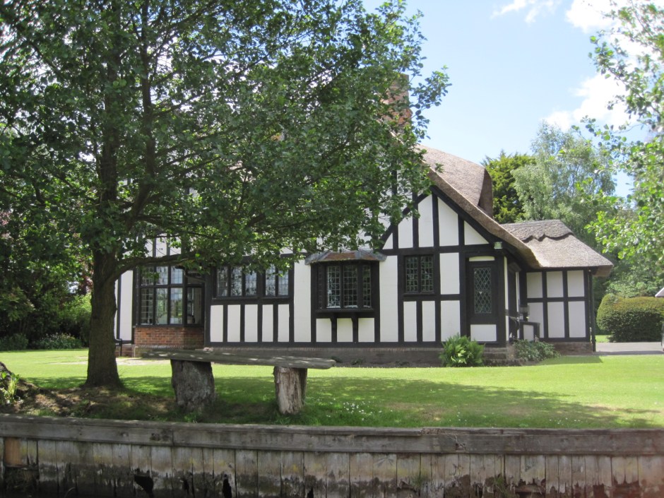 And the neighbour's none too shabby, either! (and there's a bench for Jude)