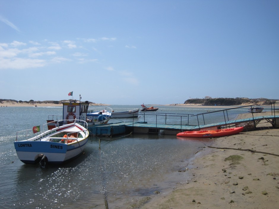 And here's the ferry point. It's lunch hour! 